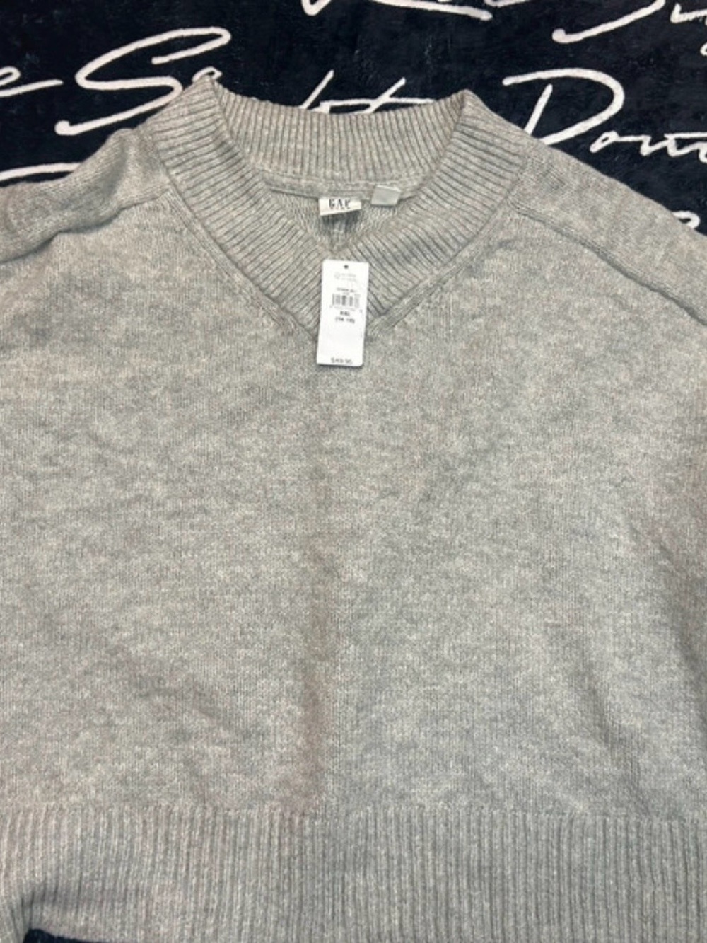 GAP Men's V-Neck Sweater in Light Heather Gray
